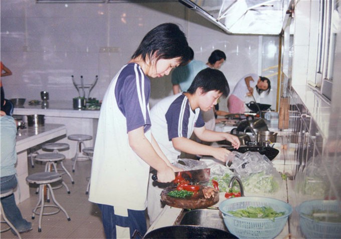 还记得吗？当年在植物园有个给我们学生使用的厨房，致当年我们做过的“黑暗料理”，哇哈哈！