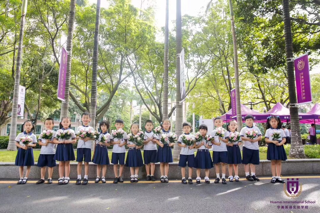 今天2018年6月19日，华美学校25周年校庆之际，学校举行了隆重丰富多彩的庆典和纪念活动！